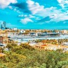 Vista panoramica di Barcellona dal Castello militare sulla collina del Montjuïc a Barcellona